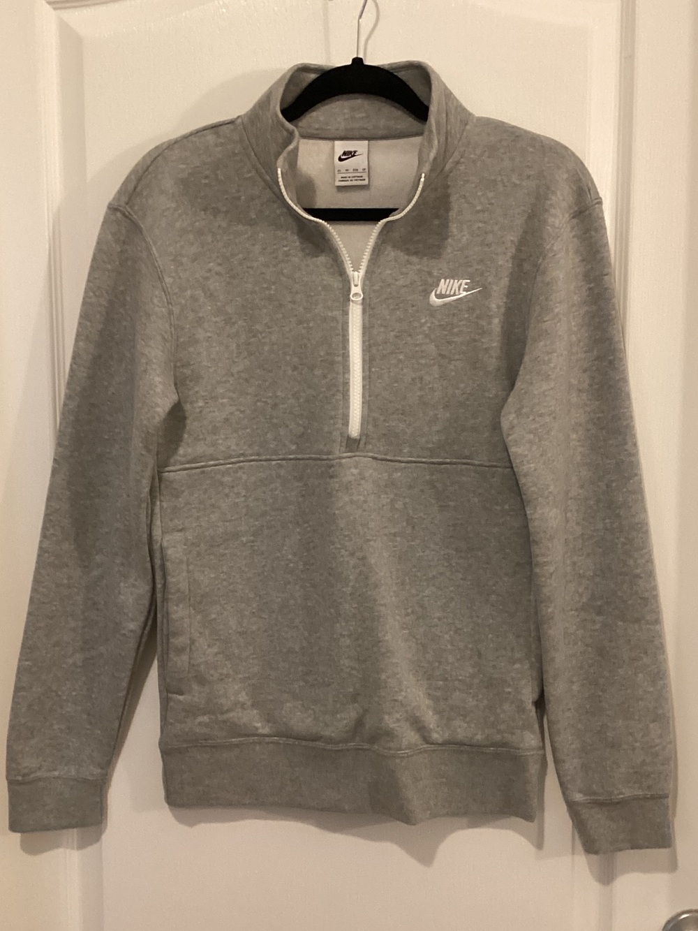 Nike Men’s Light Gray Half-Zip Pullover Sweatshirt